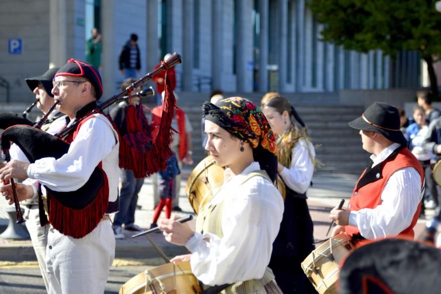 XVIIº Encuentro de Gaitas - Imagen de un grupo de personas tocando la gaita.