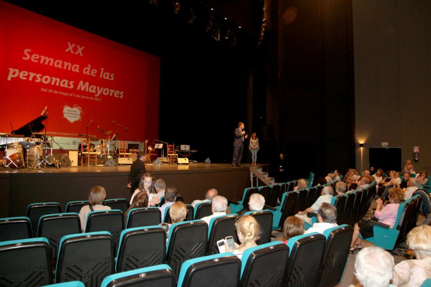 Semana del Mayor 2017 - Gala Homenaje a Nuestros Mayores - Imagen panorámica del lugar donde se celebra el evento.