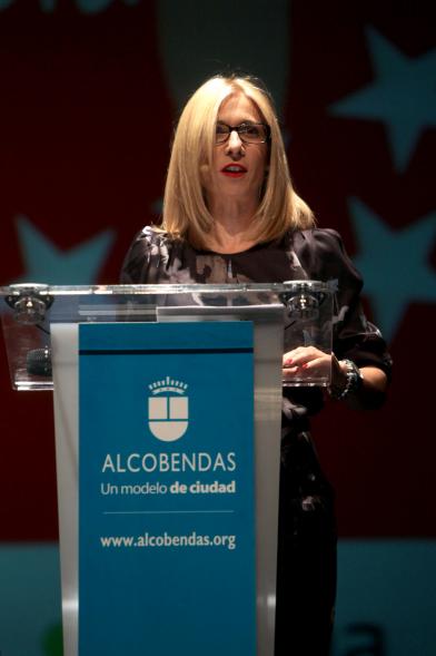Gala FEMADDI - Imagen de una persona dirigiéndose al público asistente.