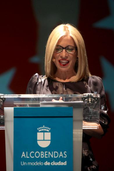 Gala FEMADDI - Imagen de una persona dirigiéndose al público asistente.