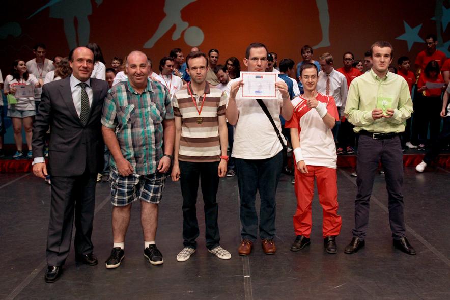 Gala FEMADDI - Imagen de personas en el escenario.