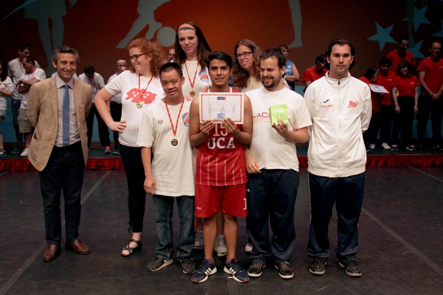 Gala FEMADDI - Imagen de personas en el escenario.