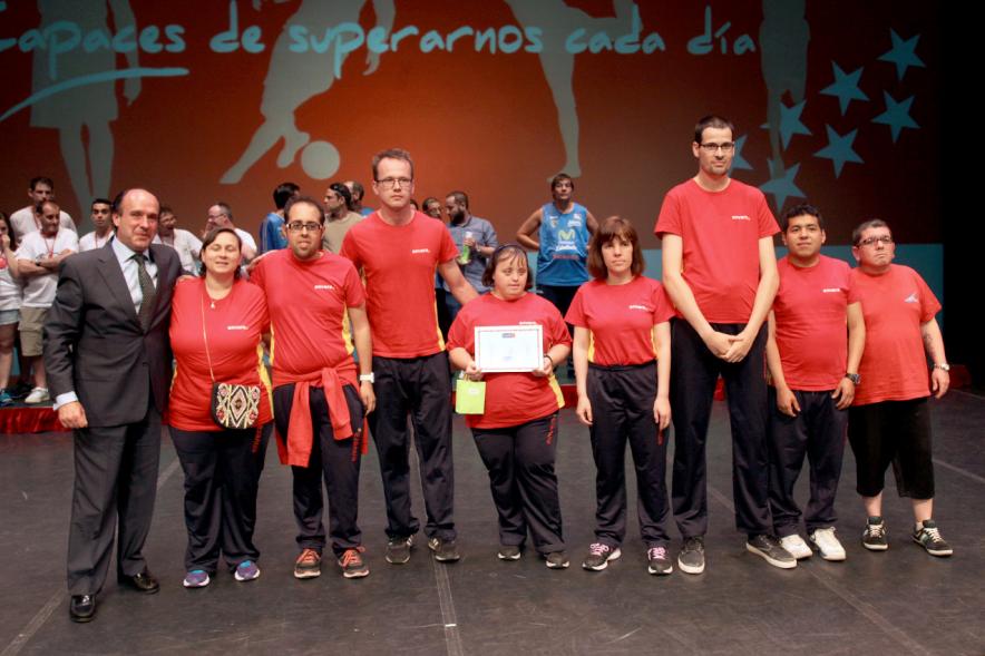 Gala FEMADDI - Imagen de personas en el escenario.