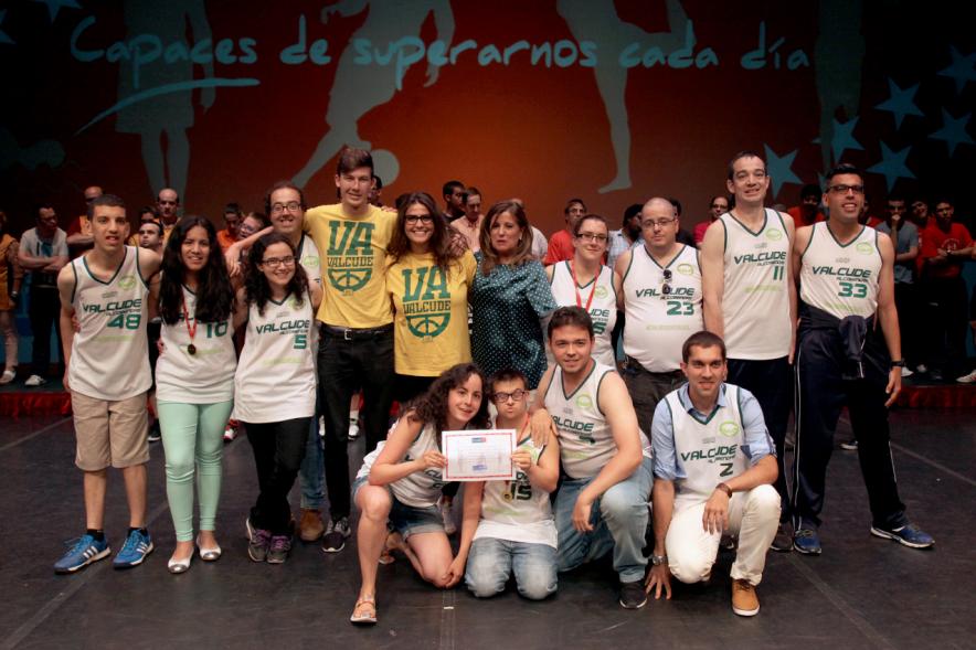 Gala FEMADDI - Imagen de equipo premiado en la gala.