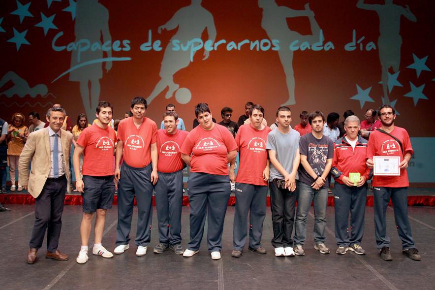 Gala FEMADDI - Imagen de equipo premiado en la gala.