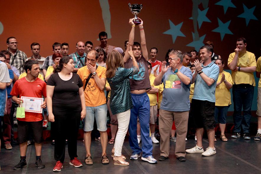 Gala FEMADDI - Imagen de personas en el escenario.