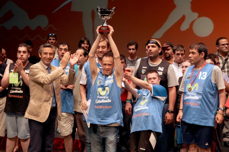 Gala FEMADDI -Imagen de equipo premiado en la gala.