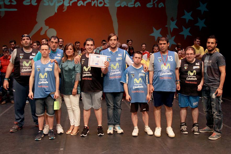 Gala FEMADDI - Imagen de equipo premiado en la gala.