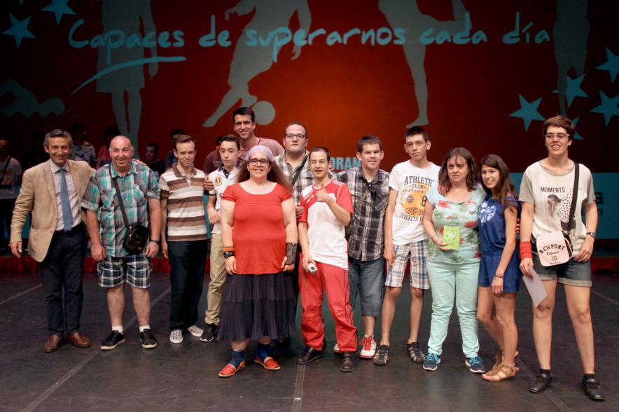 Gala FEMADDI - Imagen de personas en el escenario.