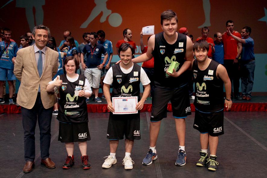 Gala FEMADDI - Imagen de equipo premiado en la gala.