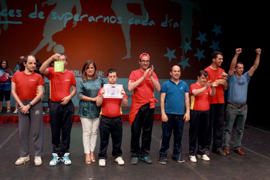 Gala FEMADDI - Imagen de equipo premiado en la gala.