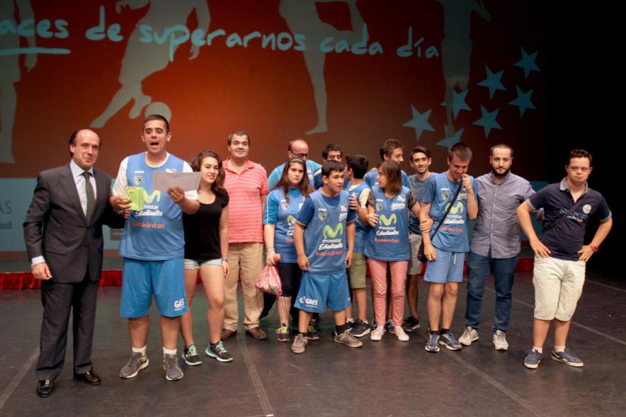 Gala FEMADDI - Imagen de equipo premiado en la gala.
