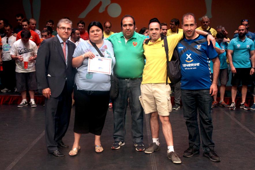 Gala FEMADDI - Imagen de personas en el escenario.