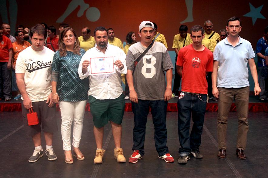 Gala FEMADDI - Imagen de personas en el escenario.