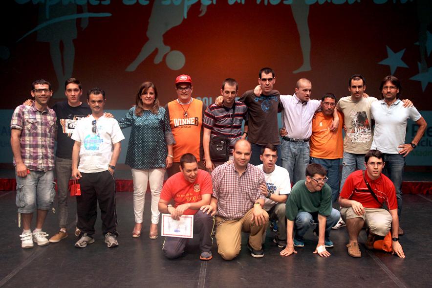 Gala FEMADDI - Imagen de personas en el escenario.
