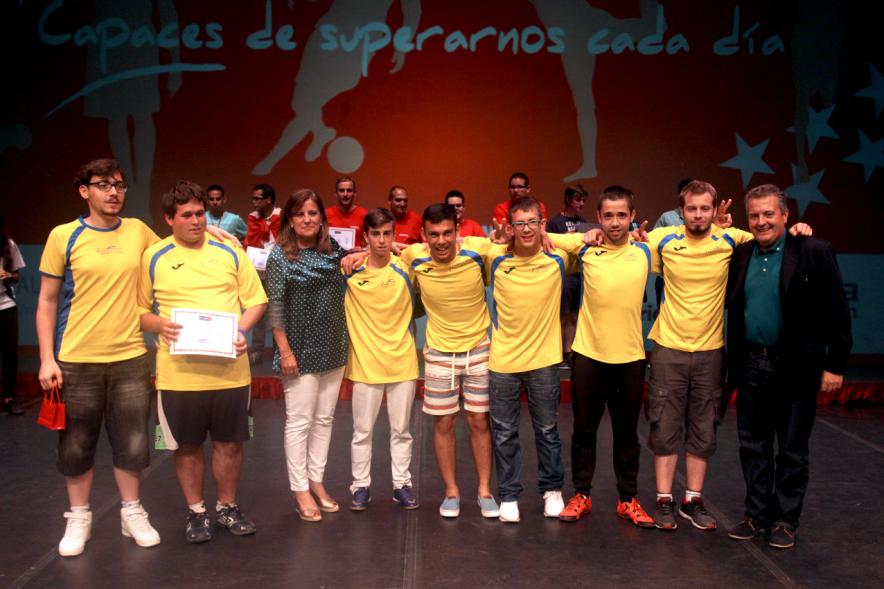 Gala FEMADDI - Imagen de personas en el escenario.