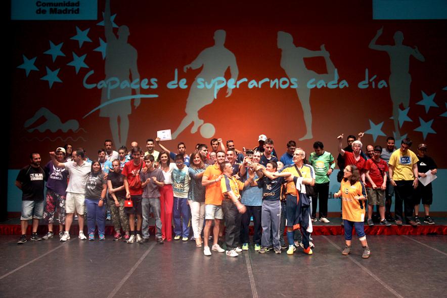 Gala FEMADDI - Imagen de personas en el escenario.