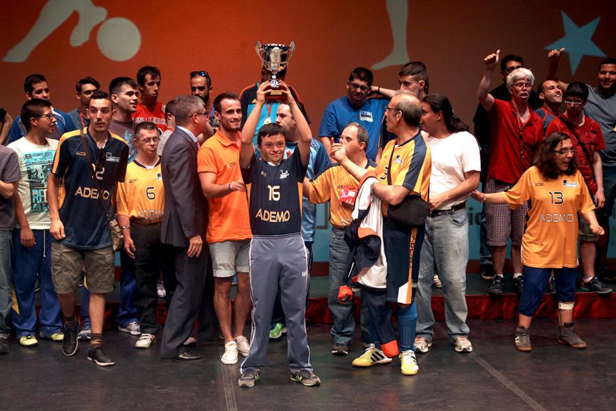 Gala FEMADDI - Imagen de personas en el escenario.