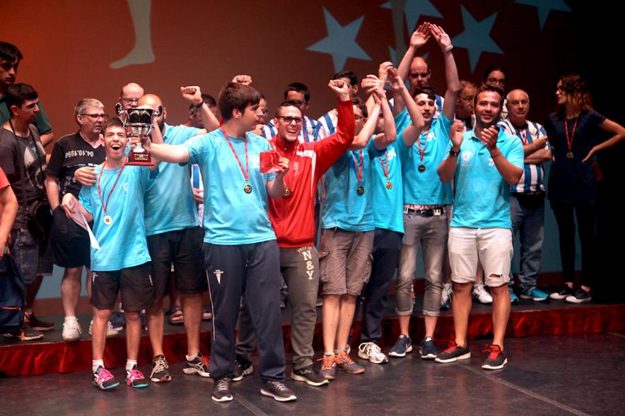 Gala FEMADDI - Imagen de personas en el escenario.