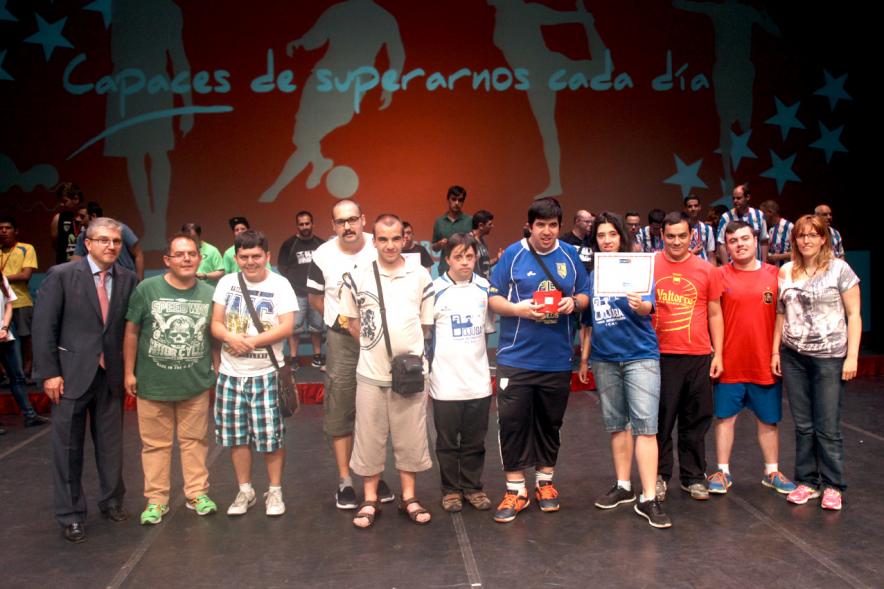 Gala FEMADDI - Imagen de personas en el escenario.