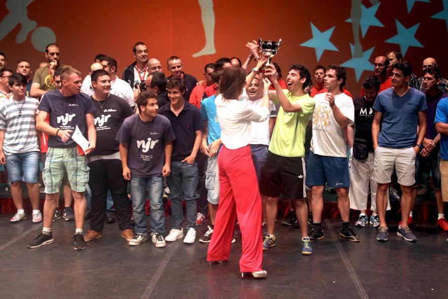 Gala FEMADDI - Imagen de personas en el escenario.
