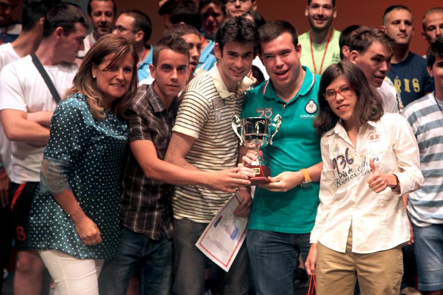 Gala FEMADDI - Imagen de personas en el escenario.