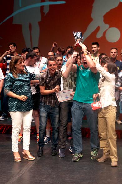 Gala FEMADDI - Imagen de personas en el escenario.