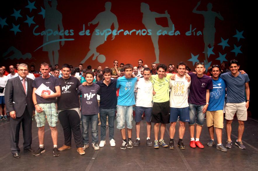 Gala FEMADDI - Imagen de personas en el escenario.