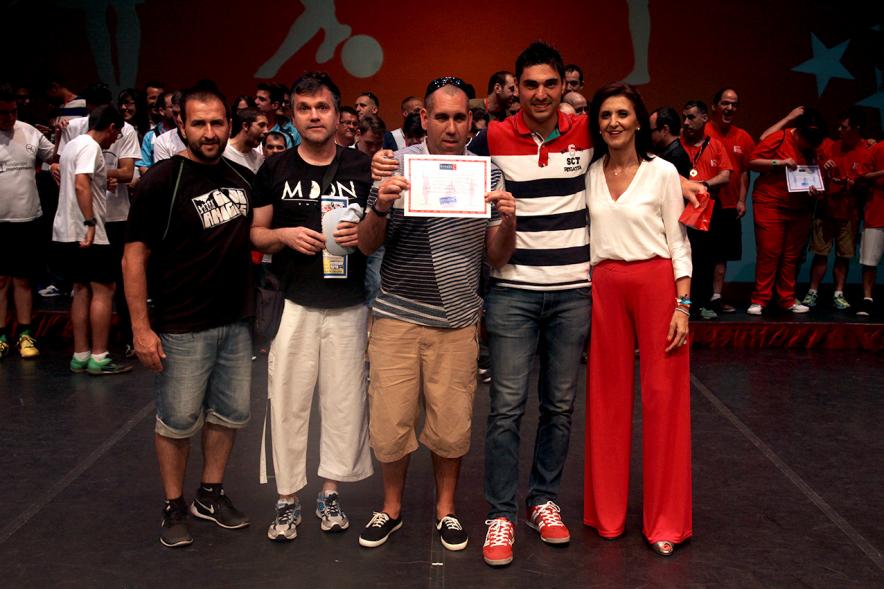 Gala FEMADDI - Imagen de personas en el escenario.