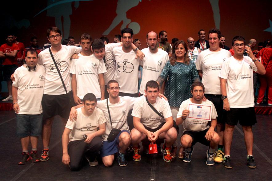 Gala FEMADDI - Imagen de personas en el escenario.