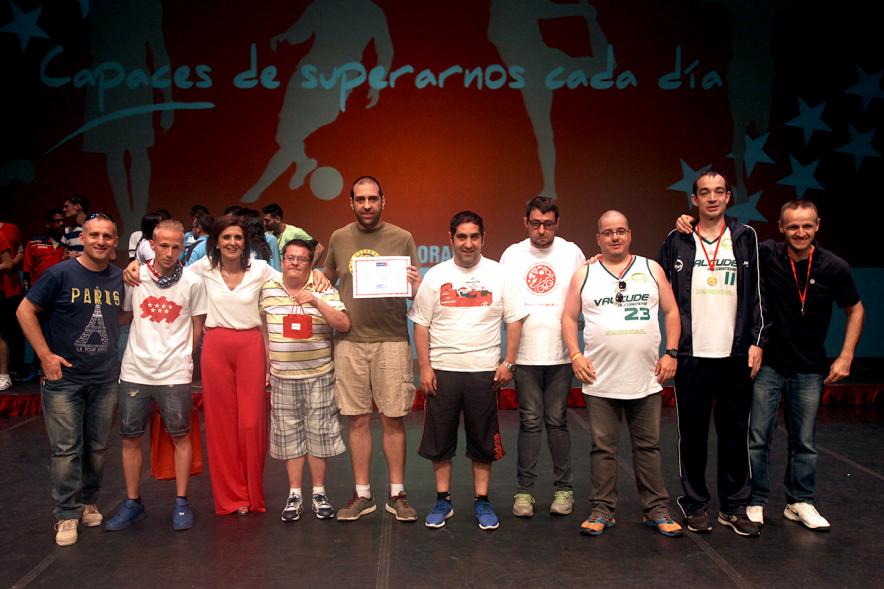 Gala FEMADDI - Imagen de personas en el escenario.