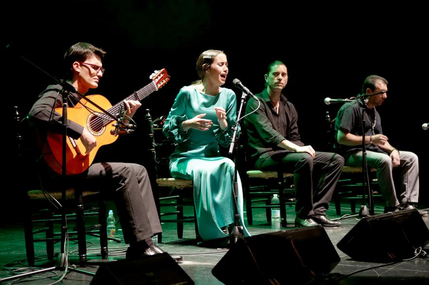 Gala Flamenca en el Auditorio Paco de Lucía - Actuación cantantes flamenco.