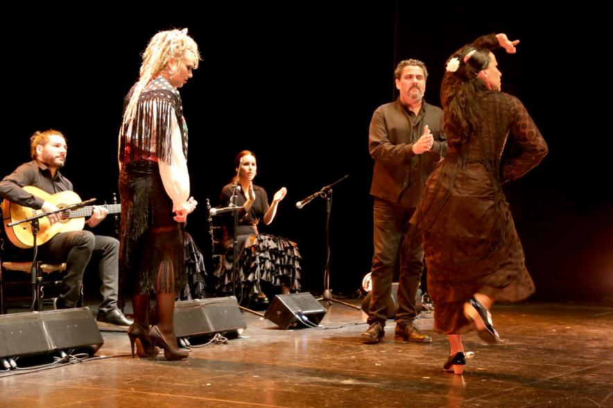 Gala Flamenca en el Auditorio Paco de Lucía - Actuación cantantes y bailarines flamencos.