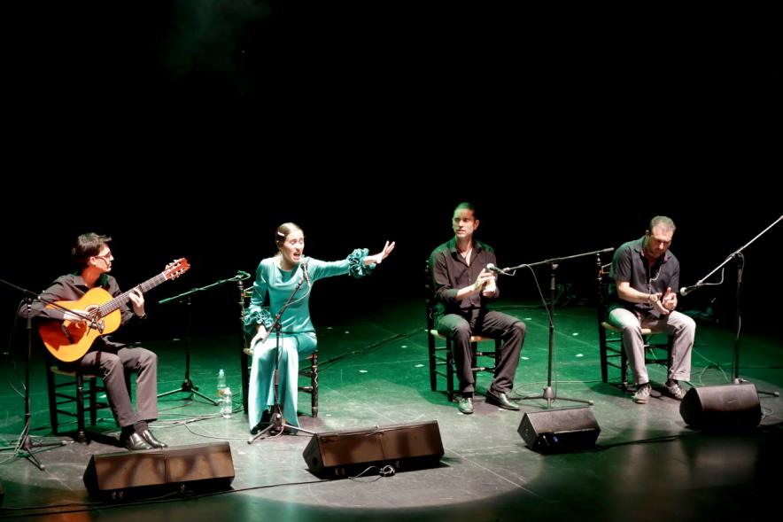 Gala Flamenca en el Auditorio Paco de Lucía - Actuación cantantes flamenco.