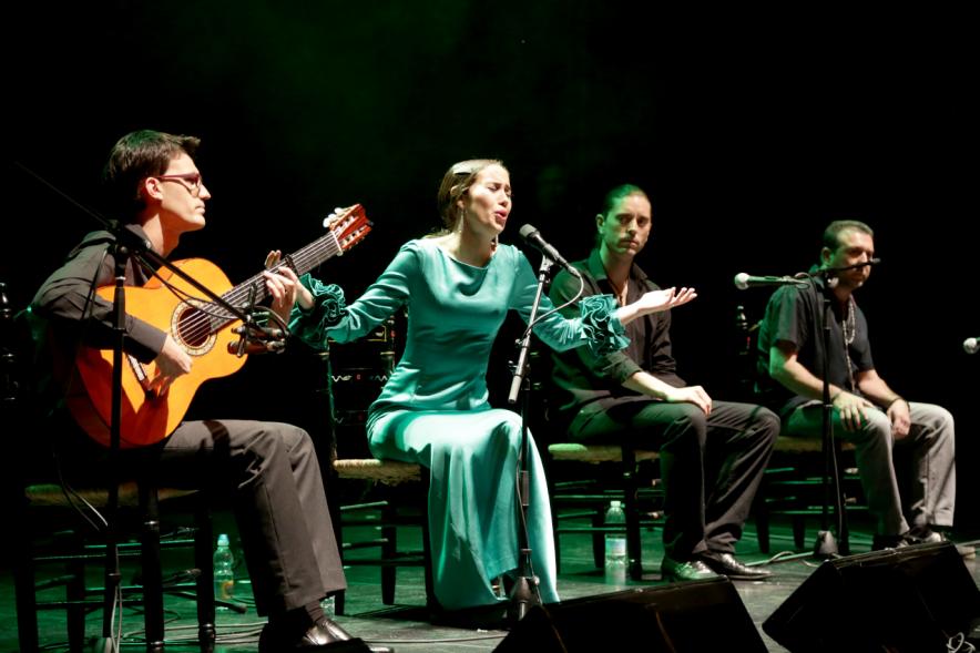 Gala Flamenca en el Auditorio Paco de Lucía - Actuación cantantes flamenco.