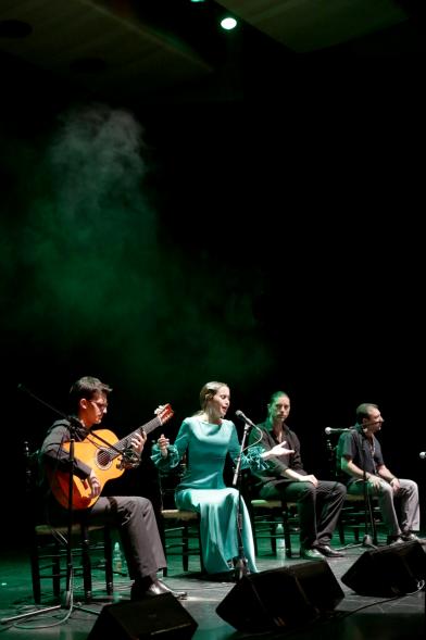 Gala Flamenca en el Auditorio Paco de Lucía - Actuación cantantes flamenco.