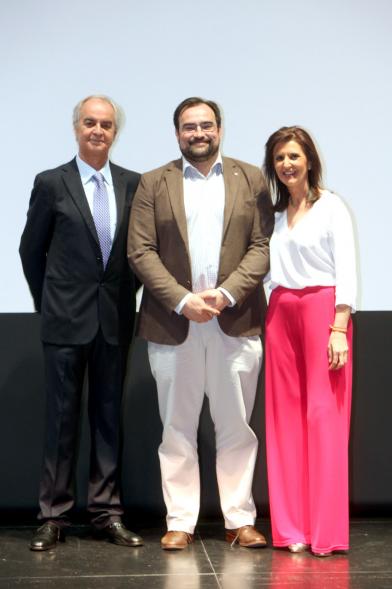 Gala Fundal 2017 - Imagen de un grupo de personas en el escenario.