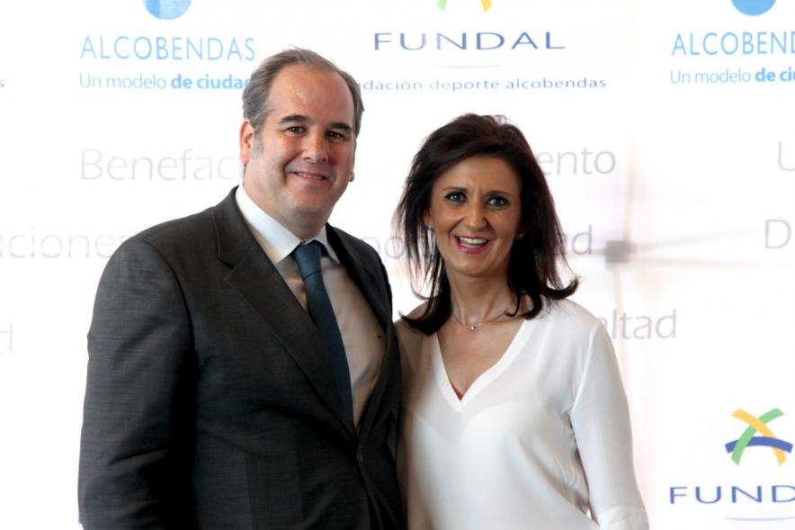 Gala Fundal 2017 - Imagen autoridades posando en el photocall del evento.