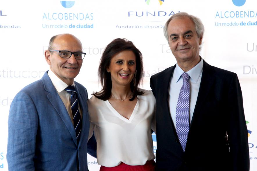Gala Fundal 2017 - Imagen autoridades posando en el photocall del evento.