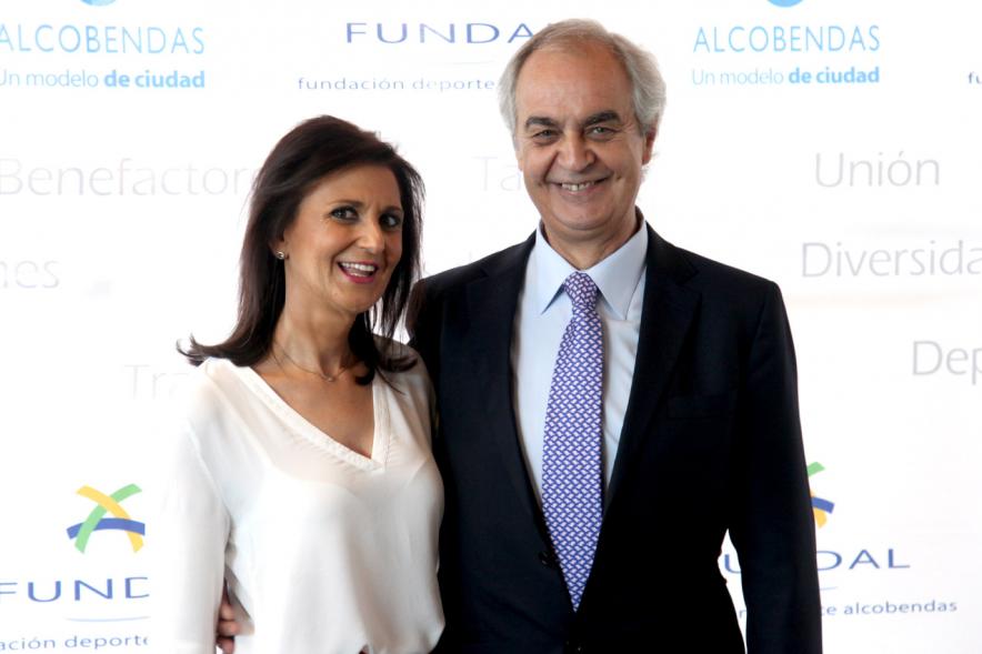 Gala Fundal 2017 - Imagen autoridades posando en el photocall del evento.