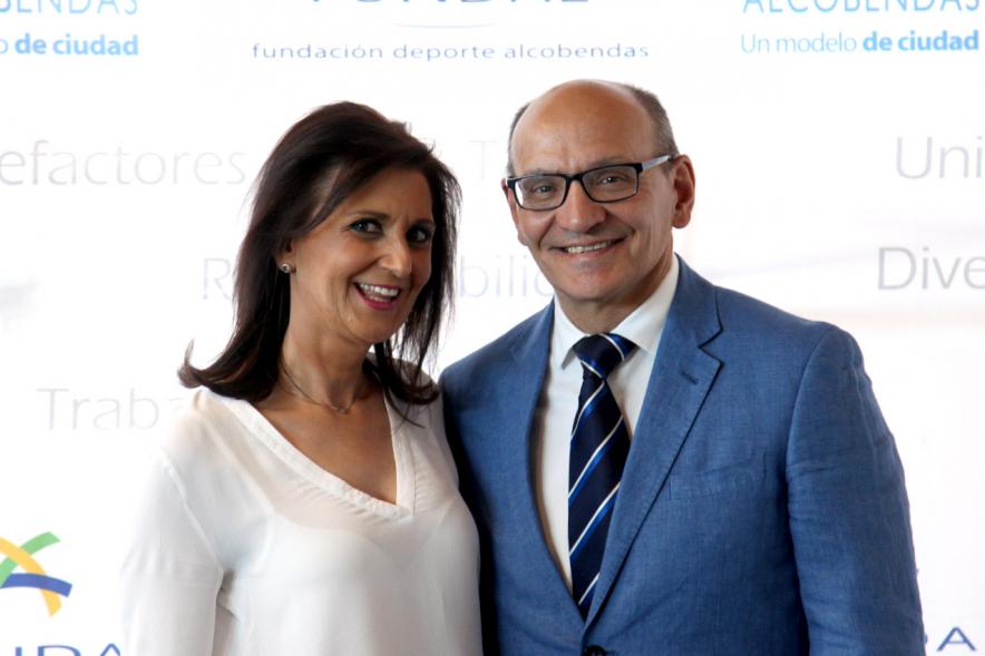 Gala Fundal 2017 - Imagen autoridades posando en el photocall del evento.