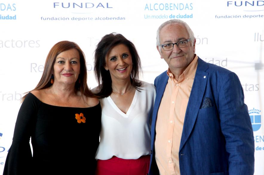 Gala Fundal 2017 - Imagen autoridades posando en el photocall del evento.