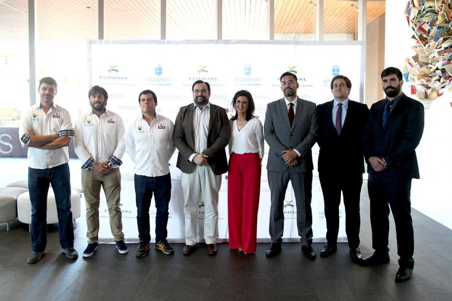 Gala Fundal 2017 - Imagen autoridades y premiados posando en el photocall del evento.