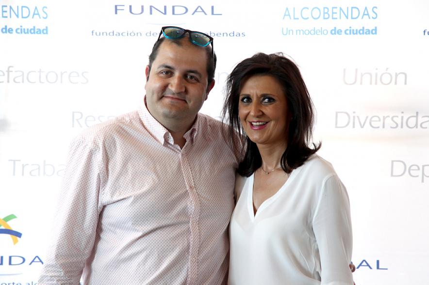 Gala Fundal 2017 - Imagen autoridades posando en el photocall del evento.