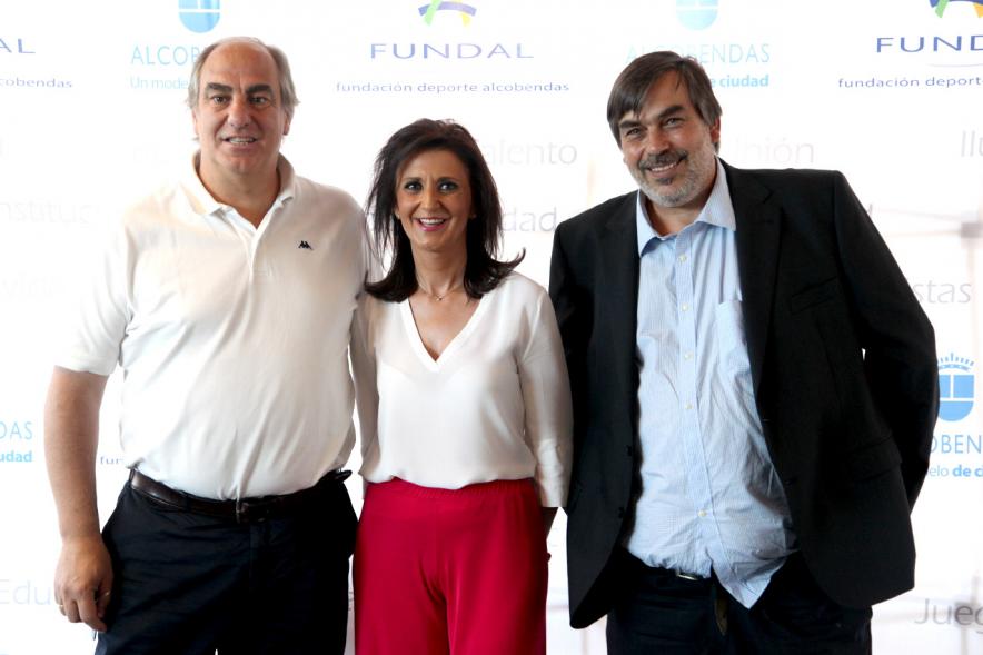 Gala Fundal 2017 - Imagen autoridades posando en el photocall del evento.