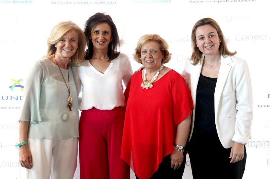 Gala Fundal 2017 - Imagen autoridades posando en el photocall del evento.