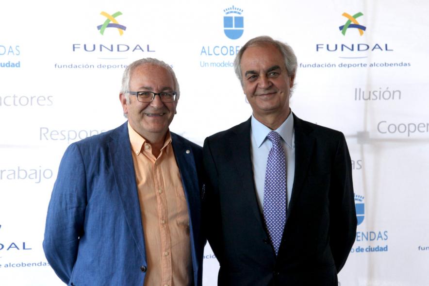 Gala Fundal 2017 - Imagen autoridades posando en el photocall del evento.