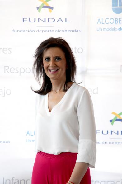 Gala Fundal 2017 - Imagen una mujer posando en el photocall del evento.