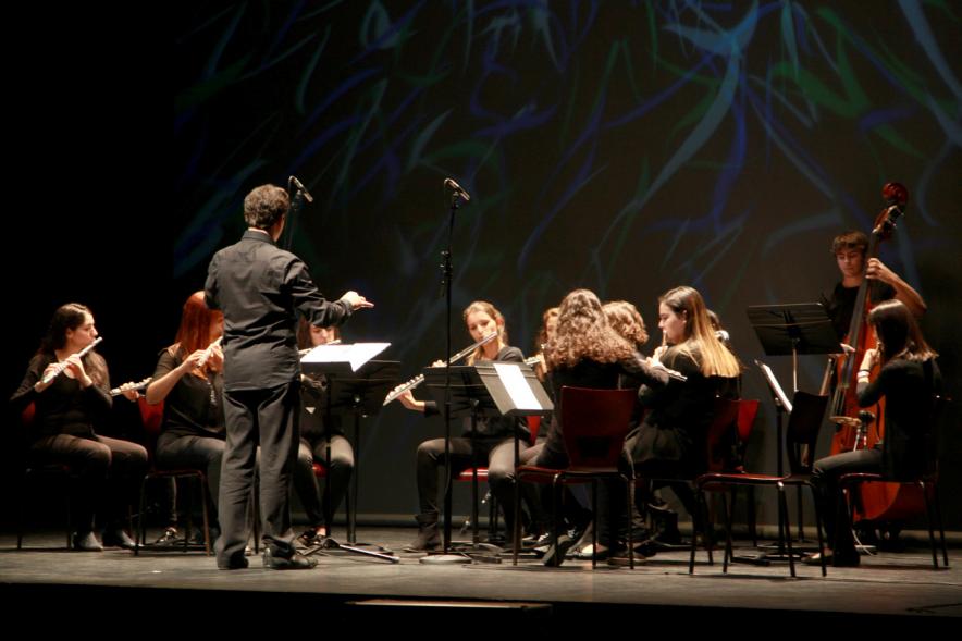 Gala del Voluntariado 2016 - Imagen del escenario donde actúa una pequeña orquesta.