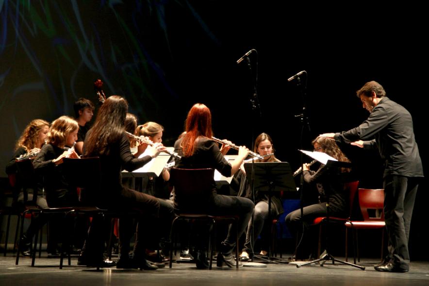 Gala del Voluntariado 2016 - Imagen del escenario donde actúa una pequeña orquesta.